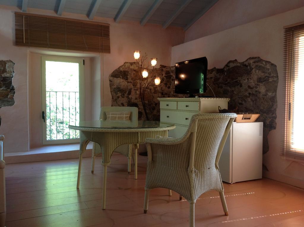 Maison D'Hotes Les Chambres De Mon Moulin Pegomas Room photo