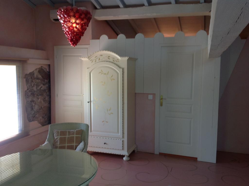 Maison D'Hotes Les Chambres De Mon Moulin Pegomas Room photo